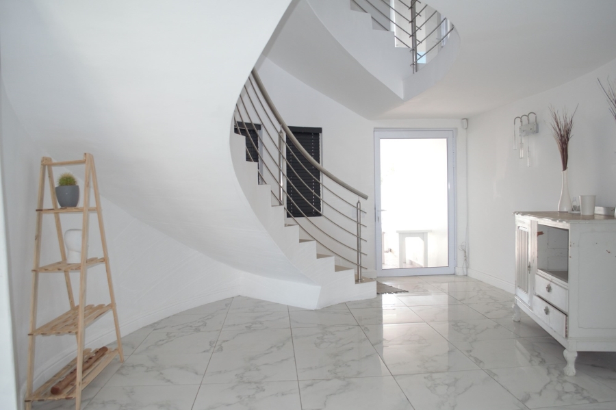 6 Bedroom Property for Sale in Perlemoenbaai Western Cape
